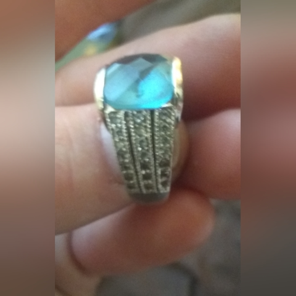 Beautiful ring - Picture 3 of 4